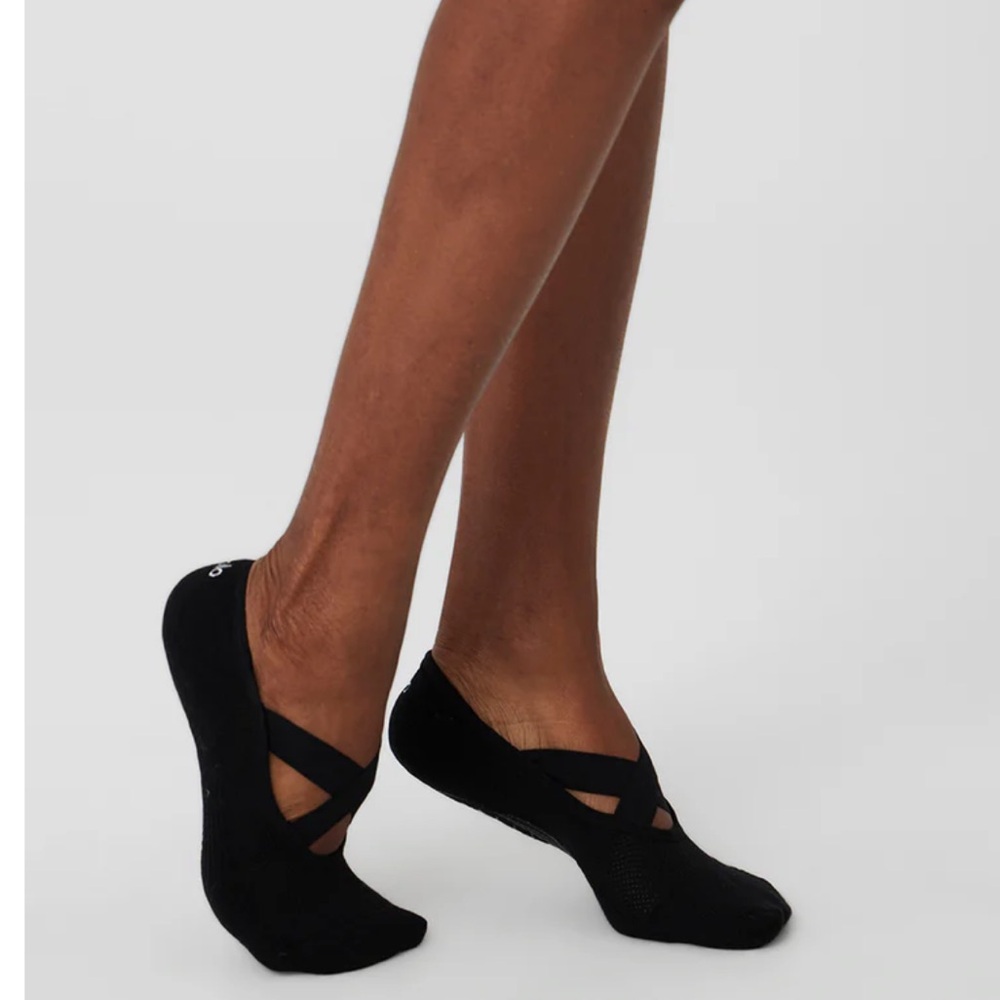 ALO NIP Pilates barre grip socks Size small black
